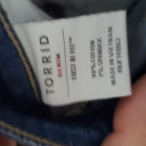 TORRID JEAN SHORT SIZE 16 - Picture 3 of 4